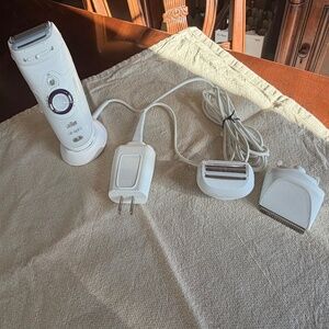 Braun Silk Women's White SensoSmart Cordless Hair Removal Electric Razor